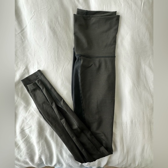 Nike High Waist Leggings - Picture 1 of 5